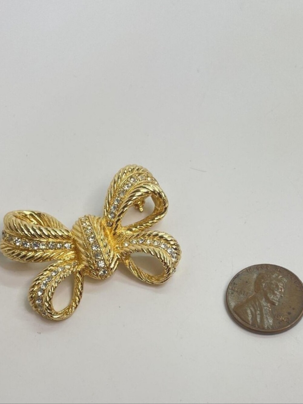 Christian Dior Vintage Gold Plated Clear Rhinestone Bow Pin \Brooch - EUC - Picture 2 of 5